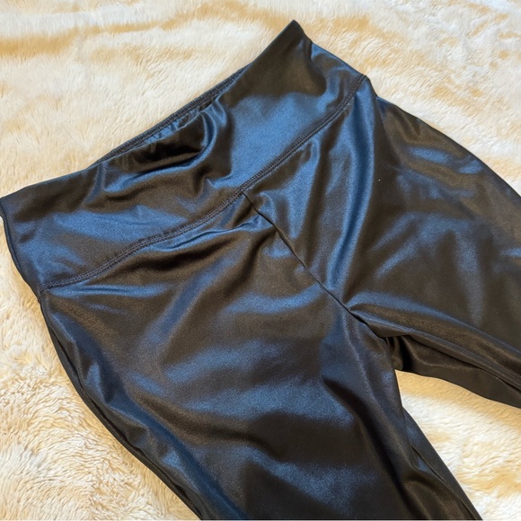 Shiny Black Leggings - Picture 3 of 3